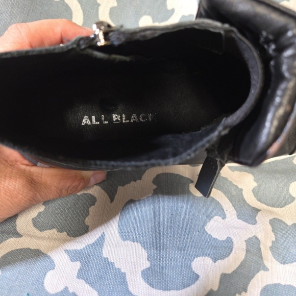 ALL BLACK High top & ZIP BOOTS SZ 37 (6.5) - Picture 6 of 9